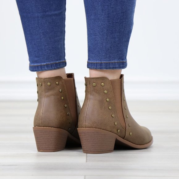 Chelsea Pointed Toe Low Heel Ankle Boots Metal Studs Tan Synthetic Leather - Picture 7 of 12